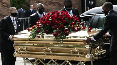 F­l­o­y­d­­u­n­ ­i­l­k­ ­c­e­n­a­z­e­ ­t­ö­r­e­n­i­ ­M­i­n­n­e­s­o­t­a­ ­y­a­p­ı­l­d­ı­
